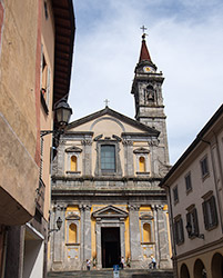 Asso - La chiesa di San Giovanni Battista: la facciata