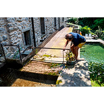 l'apertura del canale che porta acqua alla ruota