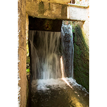 canale di uscita dell'acqua prima della ruota